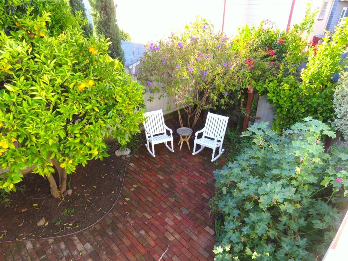 Garden Level Flat In 1885 Queen Anne Victorian Cottage In อาลาเมดา ภายนอก รูปภาพ